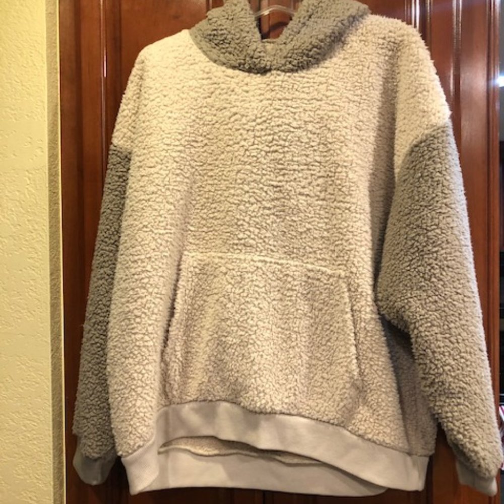 American Eagle Shepa Pull Over Hoodie